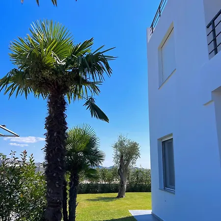Esmi Durres