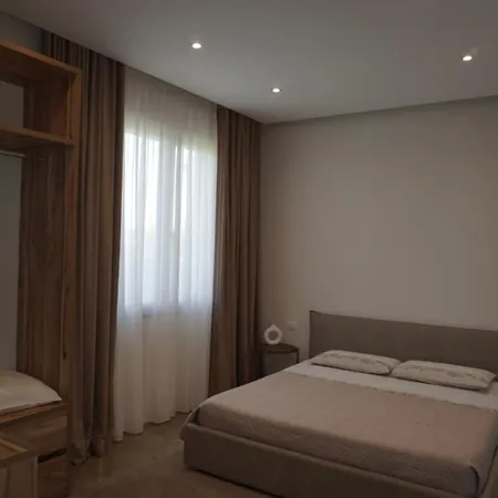 Esmi Durres * Kryemëdhej